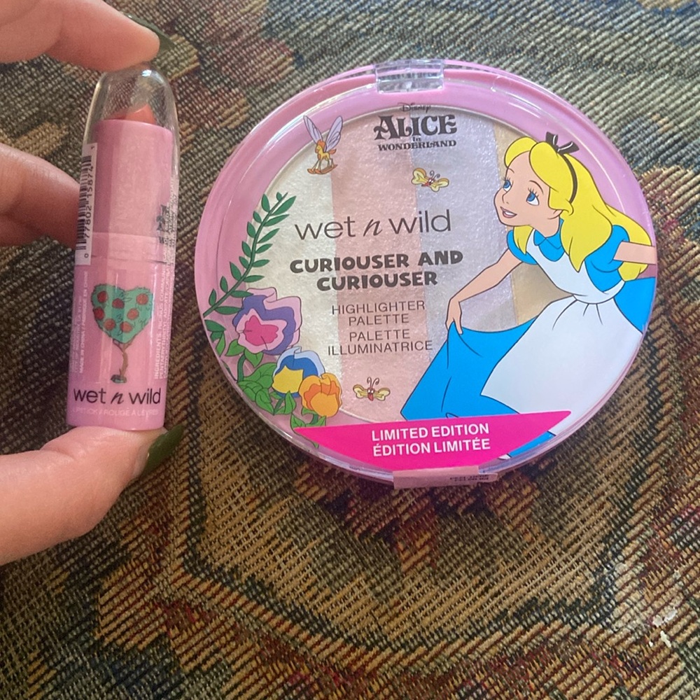 Alice in wonderland wet n wild makeup and mirror